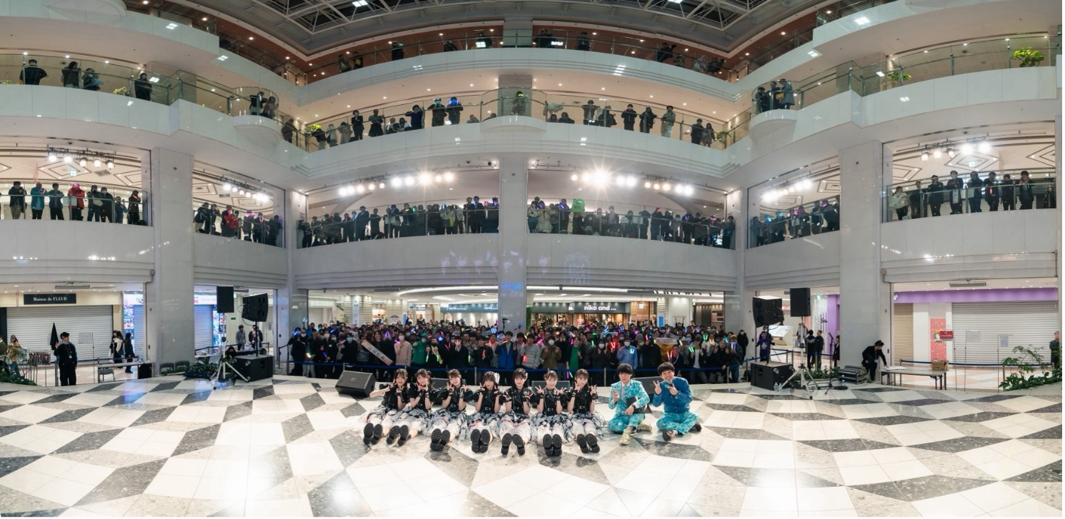 7人組アイドル「AsIs」、池袋・サンシャインシティ 噴水広場で新曲初披露!ゲストに流れ星☆も登場したフリーライブ満員開催!